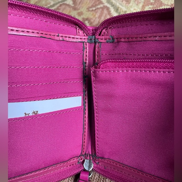 Coach wallet zip around Magenta NWT /with Defects - Picture 4 of 7